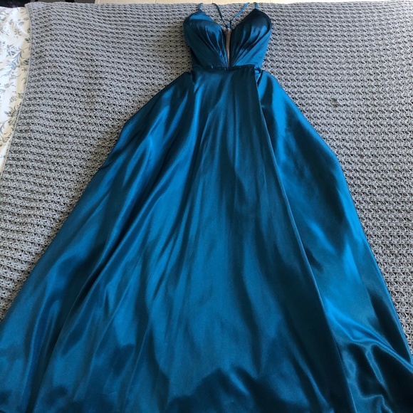 Betsy & Adam Dresses & Skirts - Charmeuse V-neck Dress with Mesh and Lace